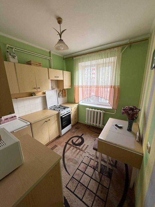 Здається двокімнатна квартира з хорошим ремонтом на Виставці!