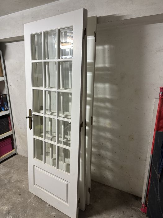 3 portas em madeira maciça pintadas a branco