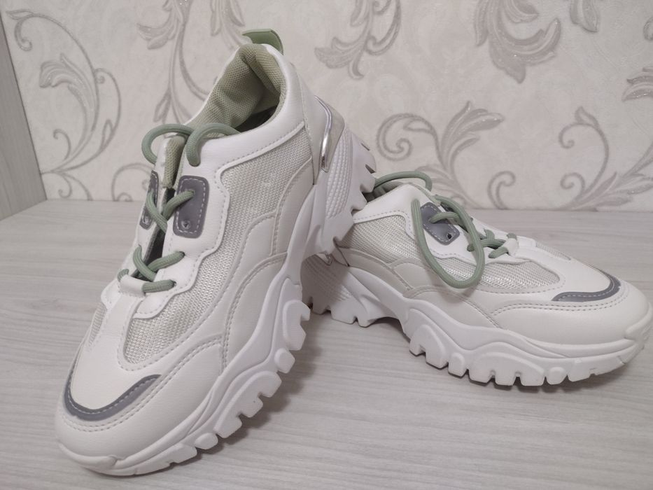 Жіночі кросівки Демі