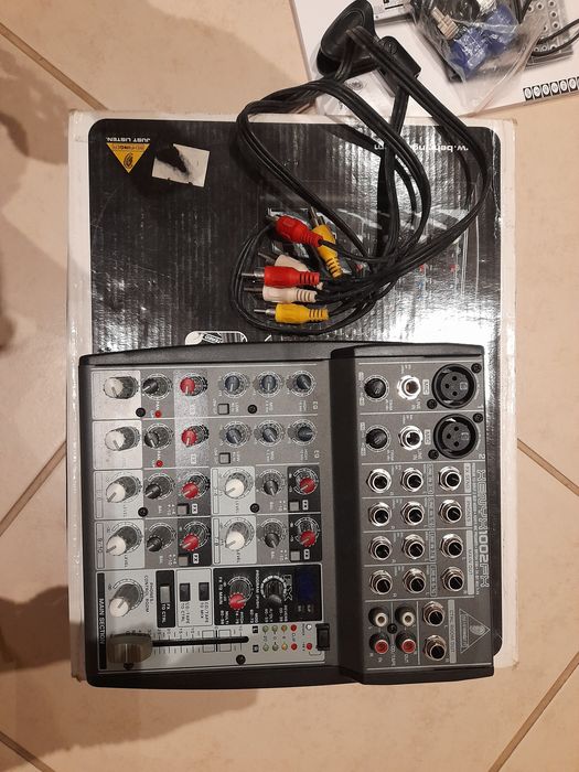 Mesa de mistura XENYX 1002 FX