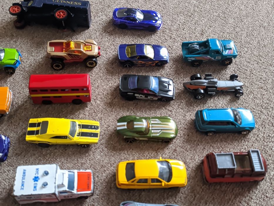 Машинка HotWheels Realtoy Welly Matchbox Siku Mattel