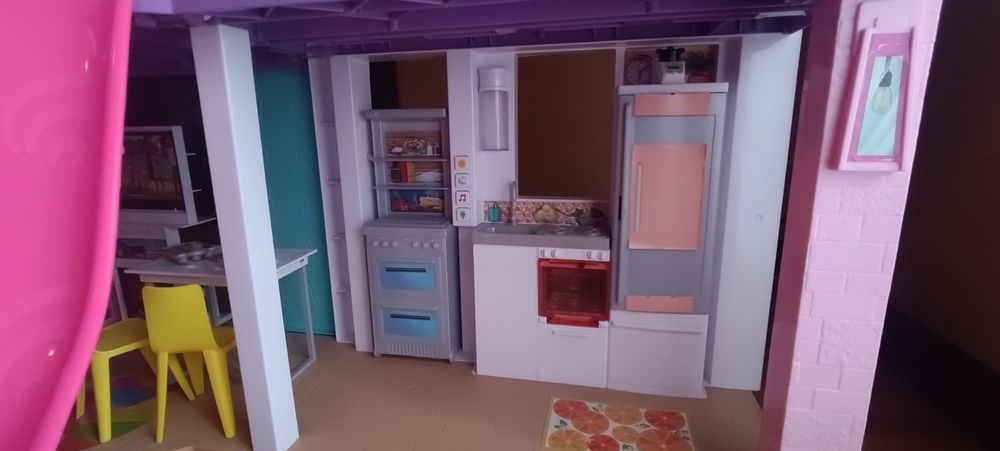 Casa da Barbie em bom estado