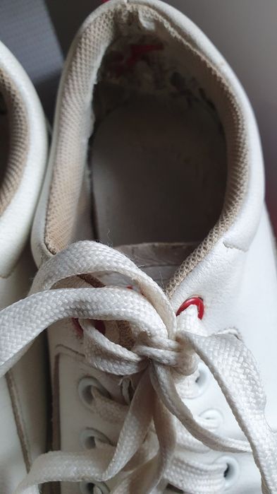 Отдам даром кроссовки для девочки