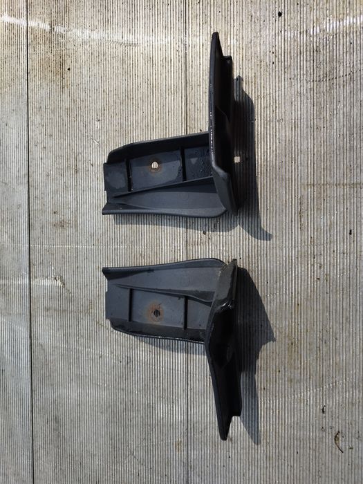 Toyota Yaris II 06-11 Plastikowe Końcówki Progów Chlapacze Osłony