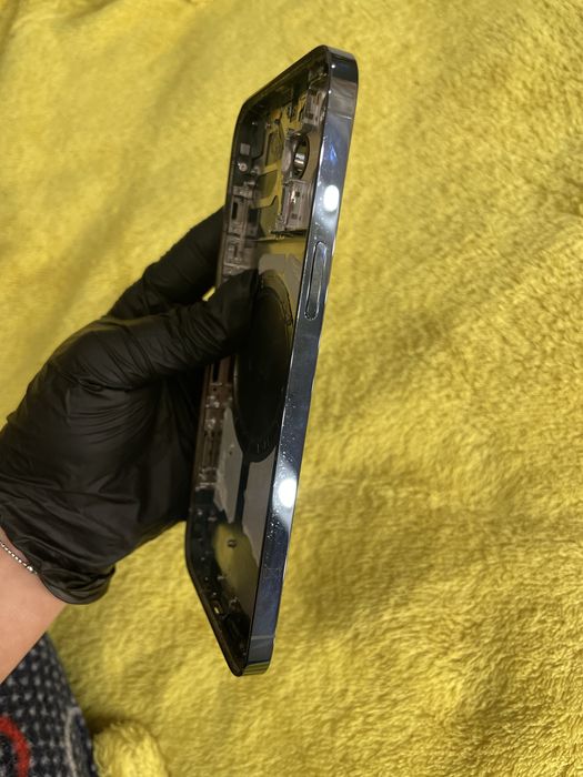 Корпус на iphone 12 pro max у кольорі pacific blue