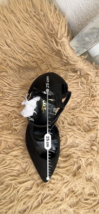 Sapatos femininos de bico fino (tamanho 42,5)