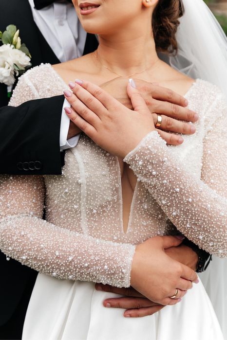 Весільна сукня.