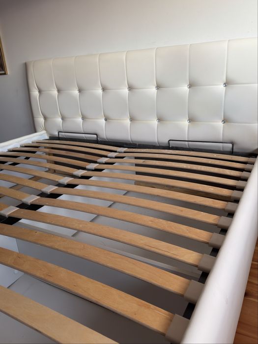 Łóżko tapicerowna 180x200 cm