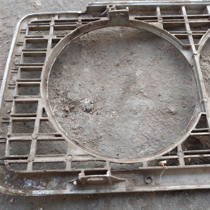 1 часть  передняя решетка автомобиля ВАЗ 2103 ВАЗ 2106