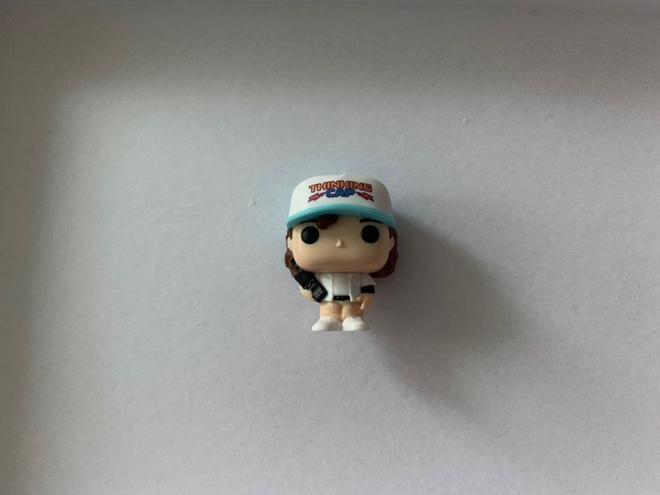Figurka kinder joy stranger things