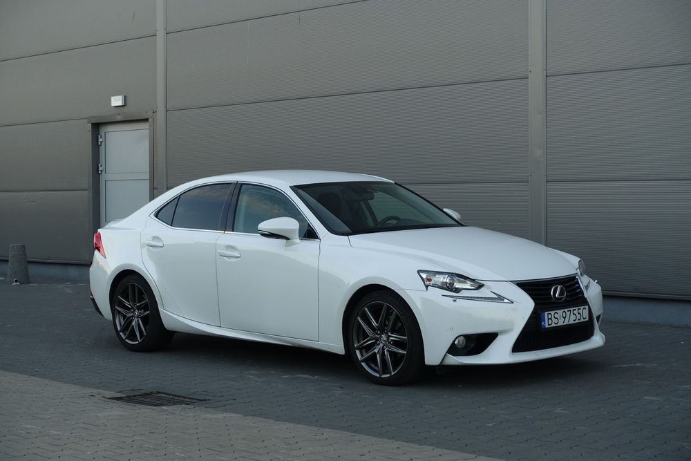 Lexus IS