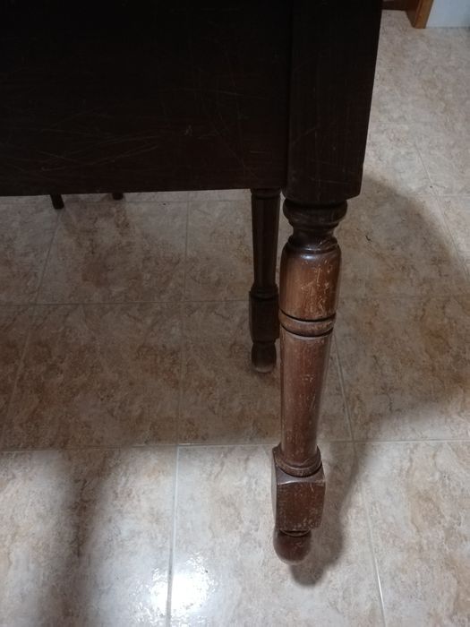 Mesa de Madeira Escura