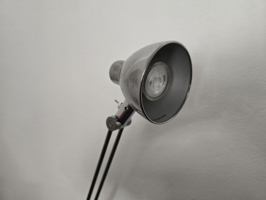 Candeeiro de pé alto