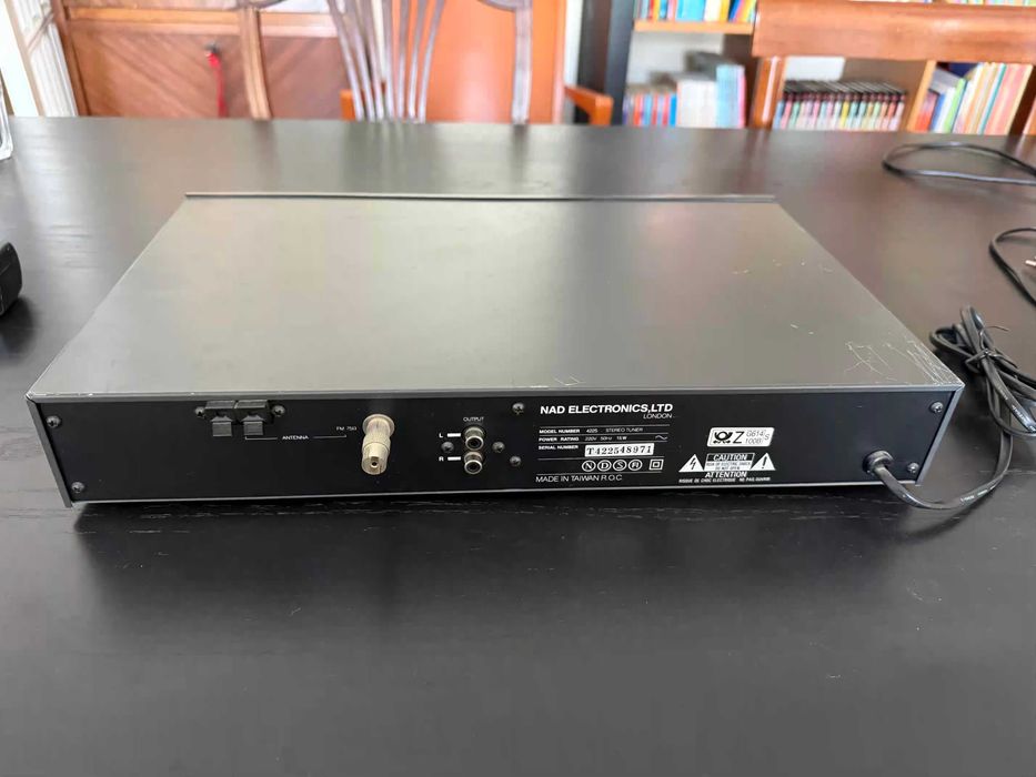 Sintunizador Stereo Tuner NAD 4225