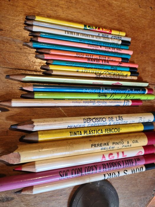 Colecção de lápis de publicidade antigos