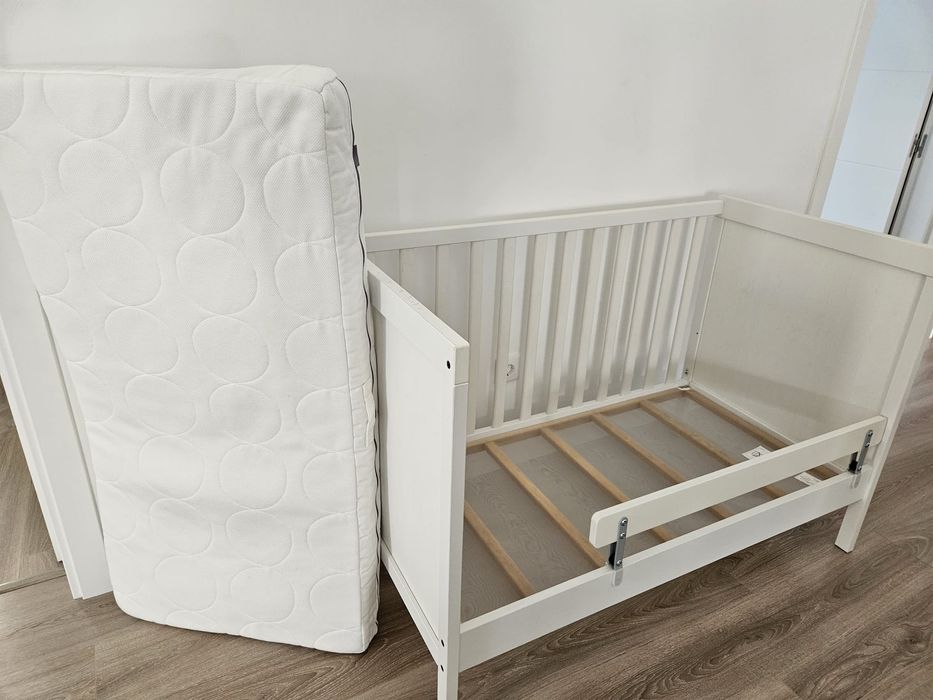 Berço Ikea branco com colchão, 120x60