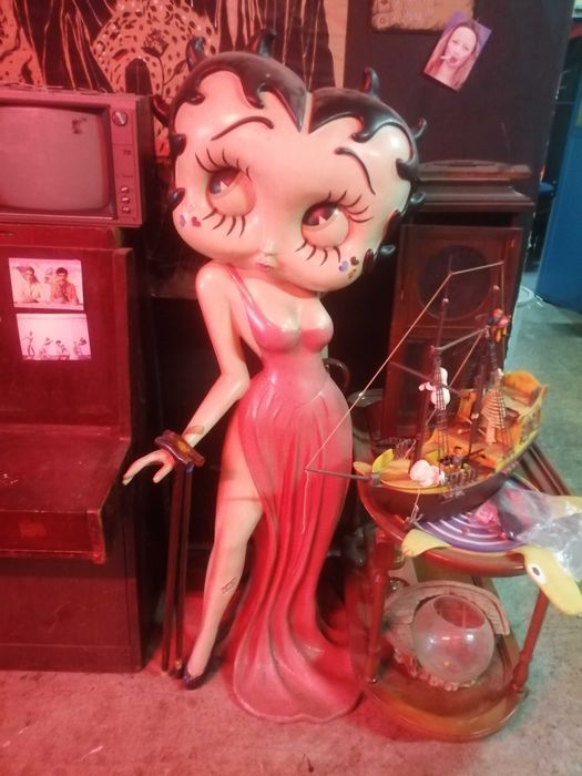 Estátua original da Betty Boop. Tamanho real (life-size)