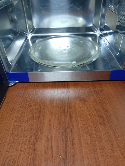 НЕРЖАВІЙКА ПОВНА ! ! ! Є гріль  в дуже гарному стані все працю ОЛХ дос