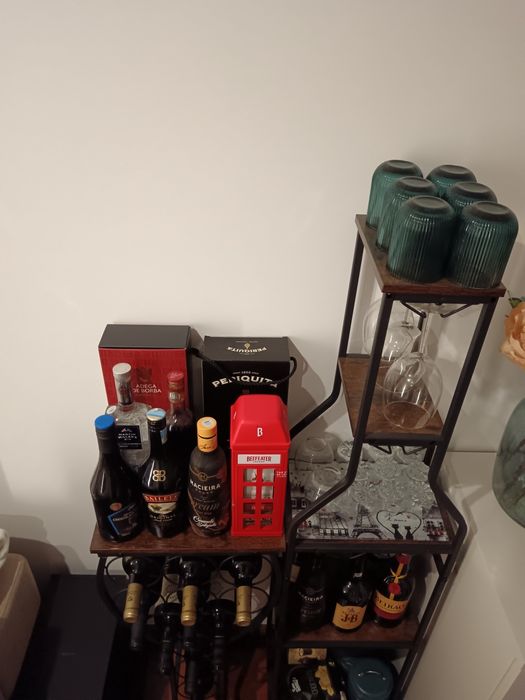 Garrafeira Resistente