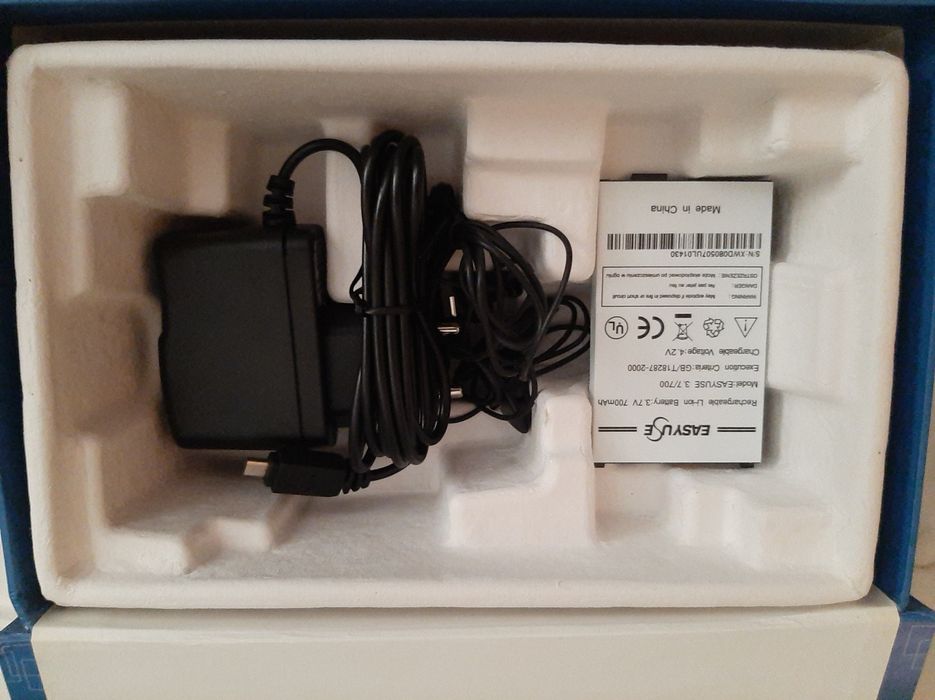 Telemóvel NOVO EasyUse GSM+Bateria/Carregador/Auscultadores