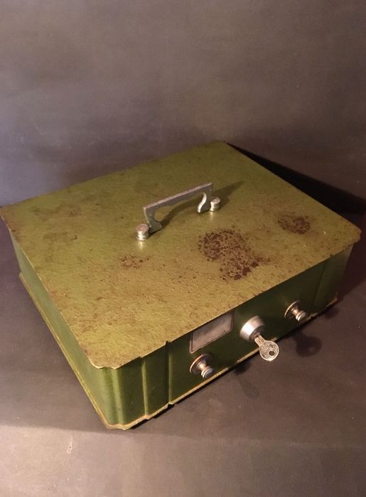 COFRE/FERRO - bom funcionamento - 6,6 Kg - antigo