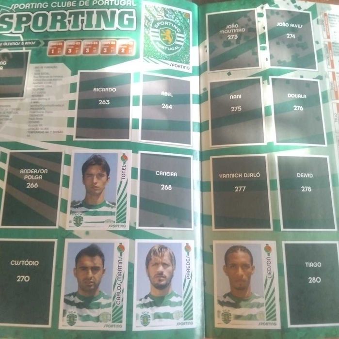 Caderneta liga 2006/07 com muitos cromos como nova