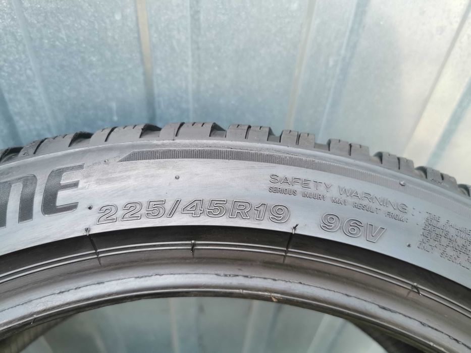 406) Opona - 225/45/19 - Bridgestone - 6mm - 1x2022 - Zimowa