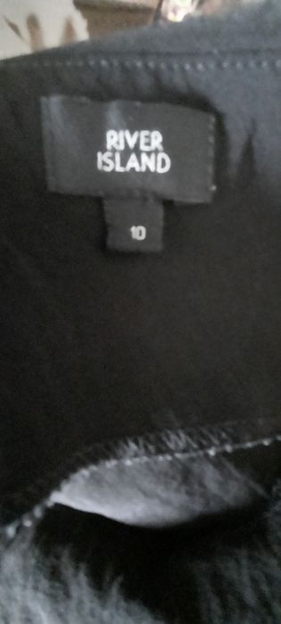 Śliczna bluzka z falbanką-River Island