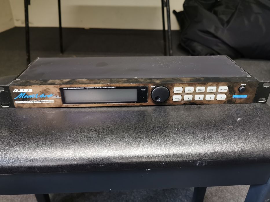 Alexis microverb 4 (EM BOM ESTADO)