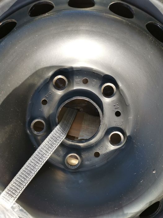 Pneu Dunlop sobresselente + Macaco