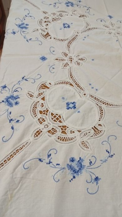 Toalha mesa bordada
