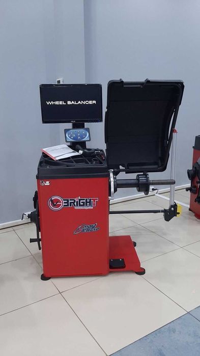 Шиномонтажне обладнання балансувальний станок під ключ BRIGHT