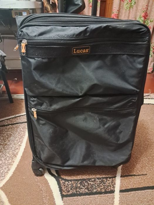 Дорожня сумка на колесах