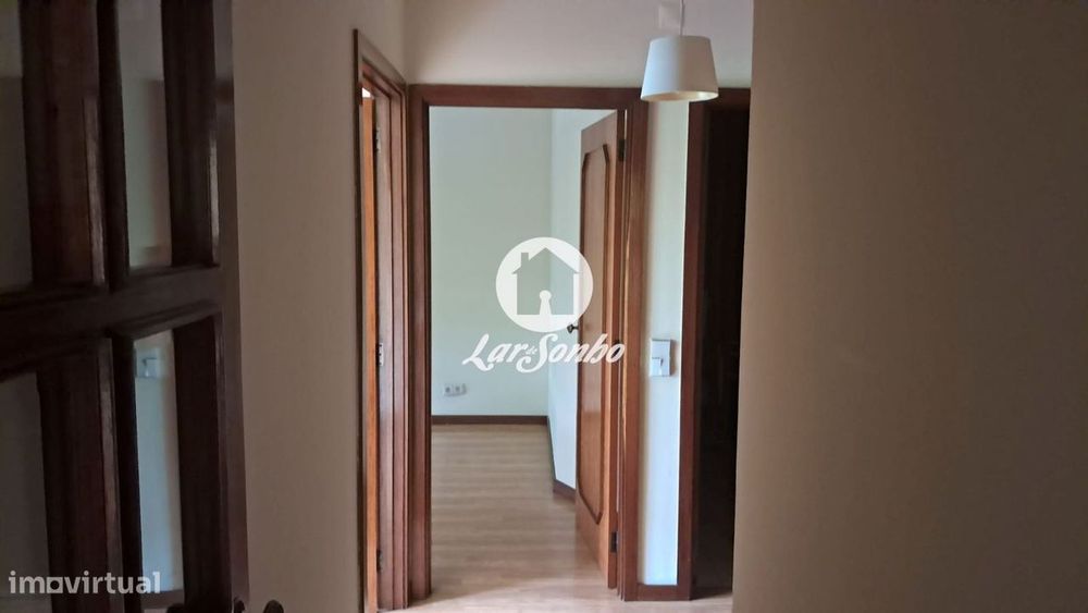 Apartamento T2, na zona da Rua Costa Cabral, junto ao Metro, dispon...