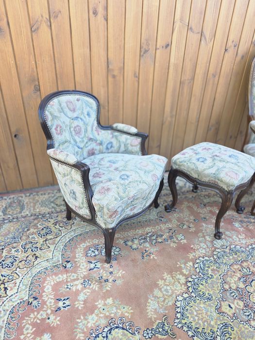 Fotel Ludwik kubełkowy w kwiaty + pufa #2086 Stylowy Węgrów