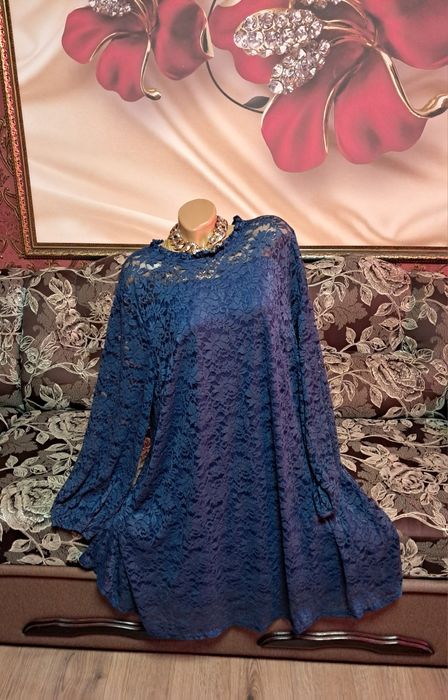 Гипюровое платье сукня з широкими рукавами.