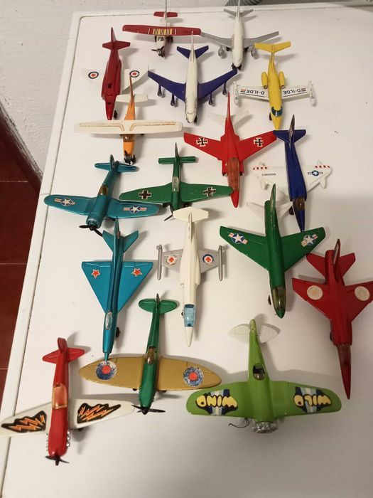 Aviões de coleção de metal