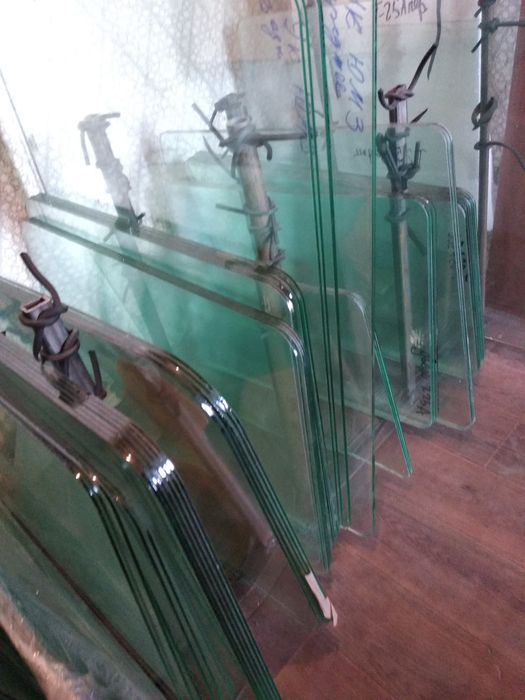 Стекла для тракторов в наличии и под заказ
