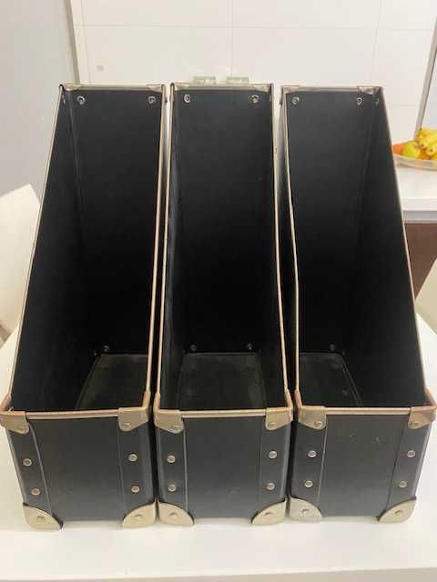 Arquivadores Verticais Pretos e vermelhos