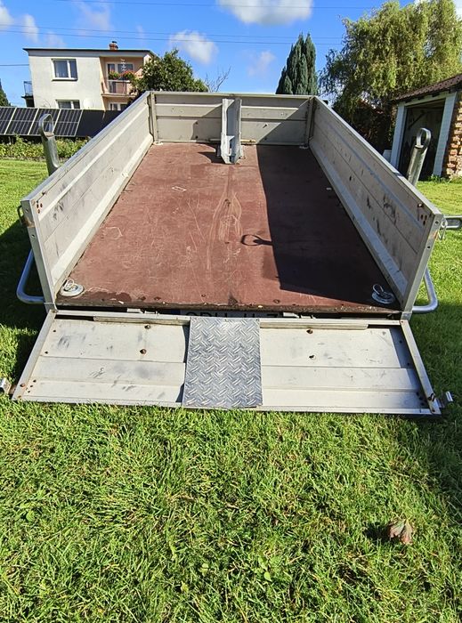 Przyczepa lekka Blyss uchylna burta.