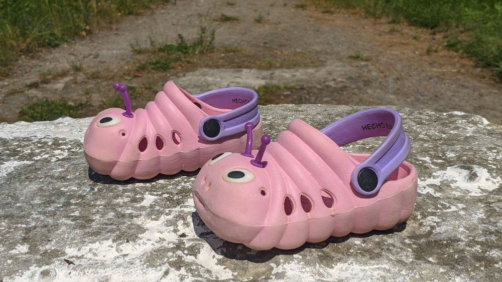 Стильні дитячі шльопки жучки