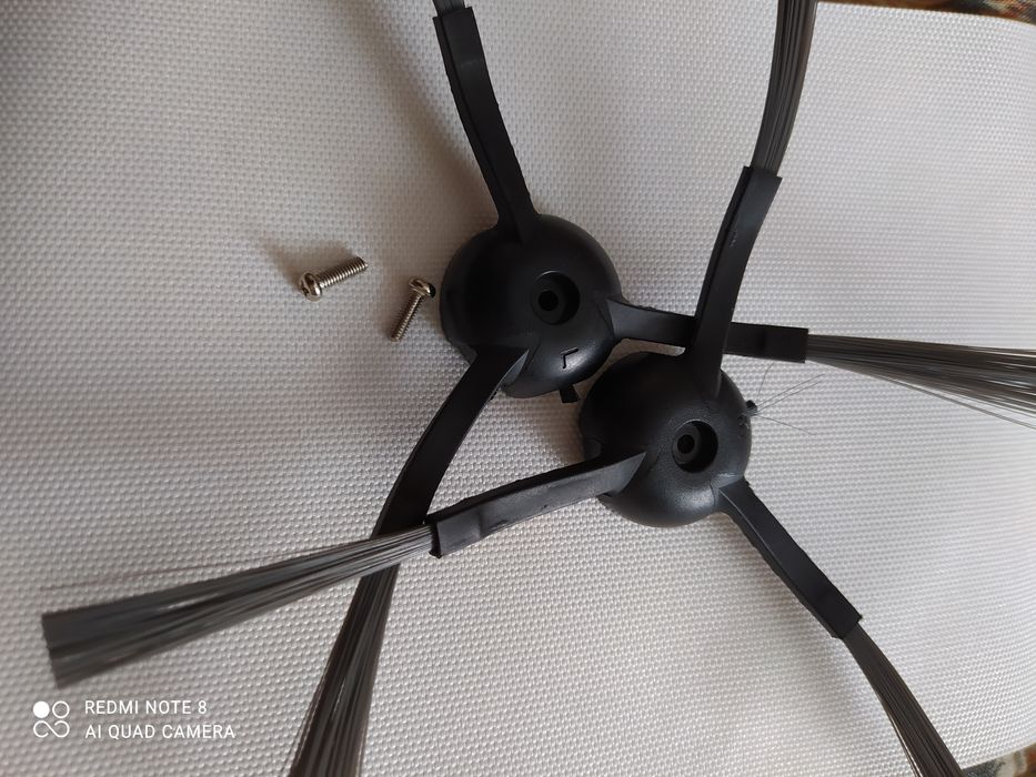 Щітки для робота пилосмока