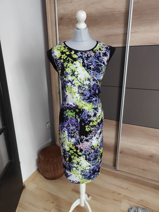 Elegancka kwiecista sukienka r.48