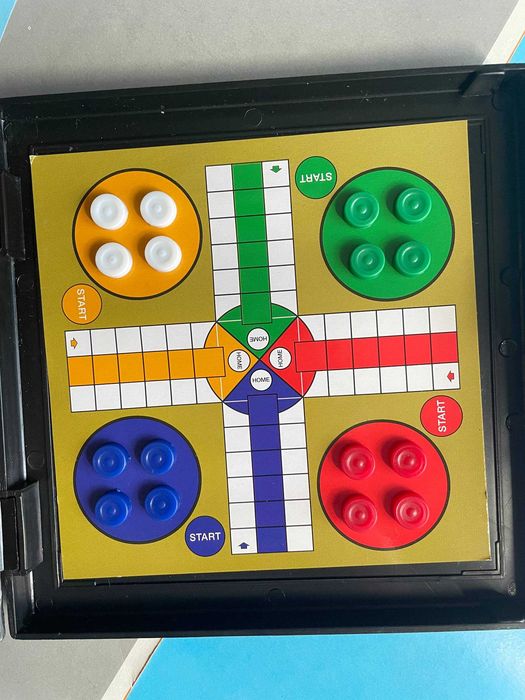 Настольные игры 7 в 1 .Шахматы, шашки, нарды и ещё 4 игры.