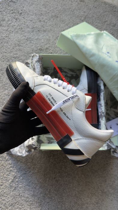 Off-White Low Vulcanized White/Black Leather tamanho 41