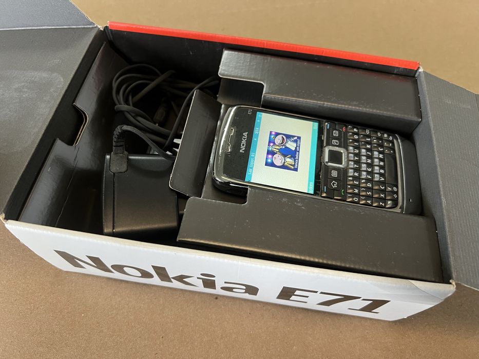 Nokia E71 com caixa e manuais