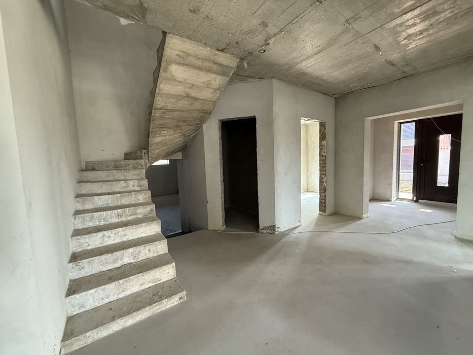 Сучасний дизайнерський будинок 697 $/м² Преміум клас