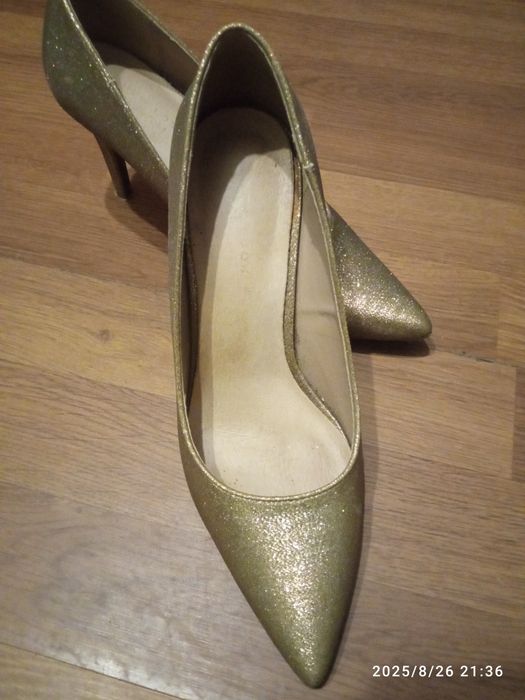 Szpilki eleganckie złote