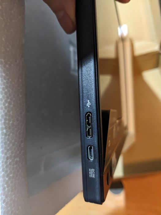 Портативний монітор Asus ZenScreen MB166B