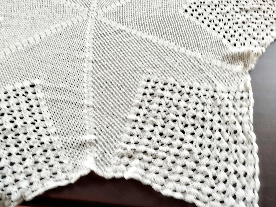 Toalha de mesa redonda em crochê feito a mão